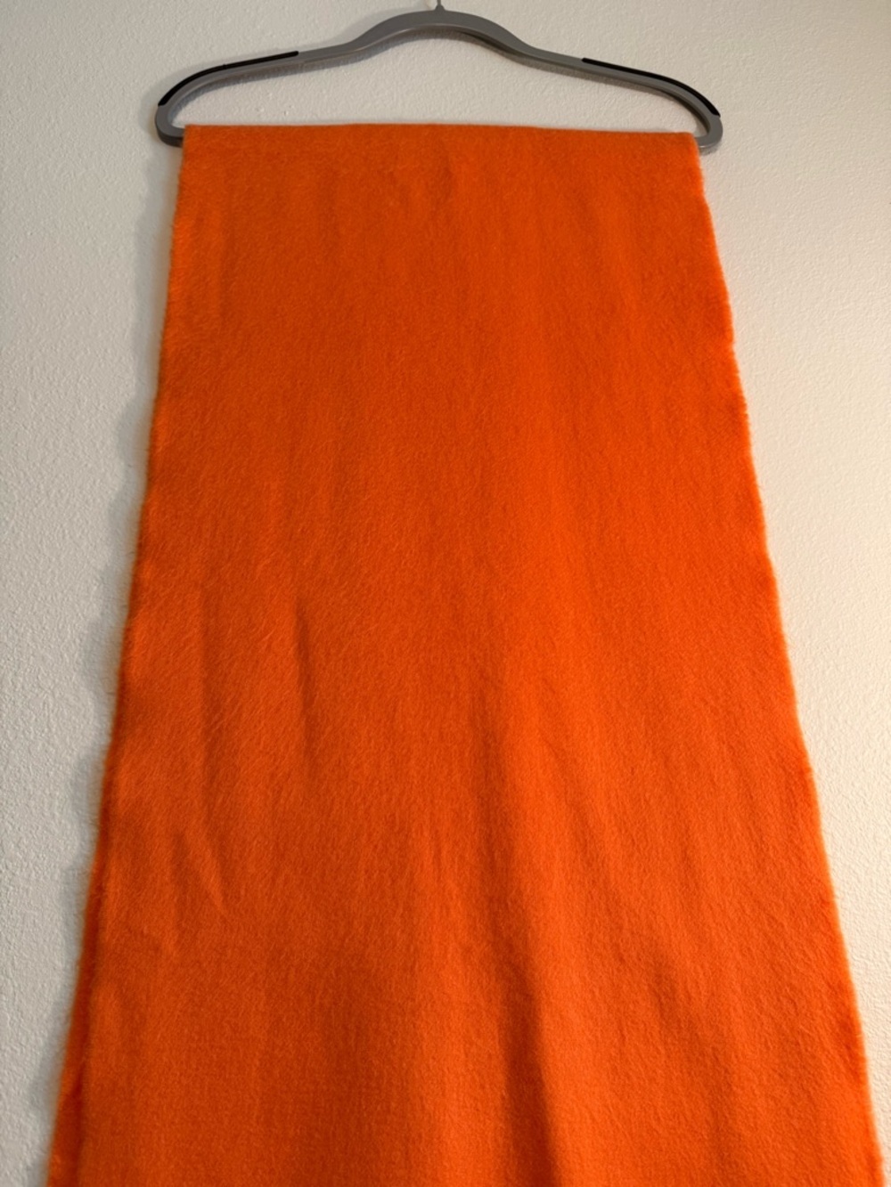Authentic Hermès Cashmere scarf in box with ribbon - Picture 5 of 14